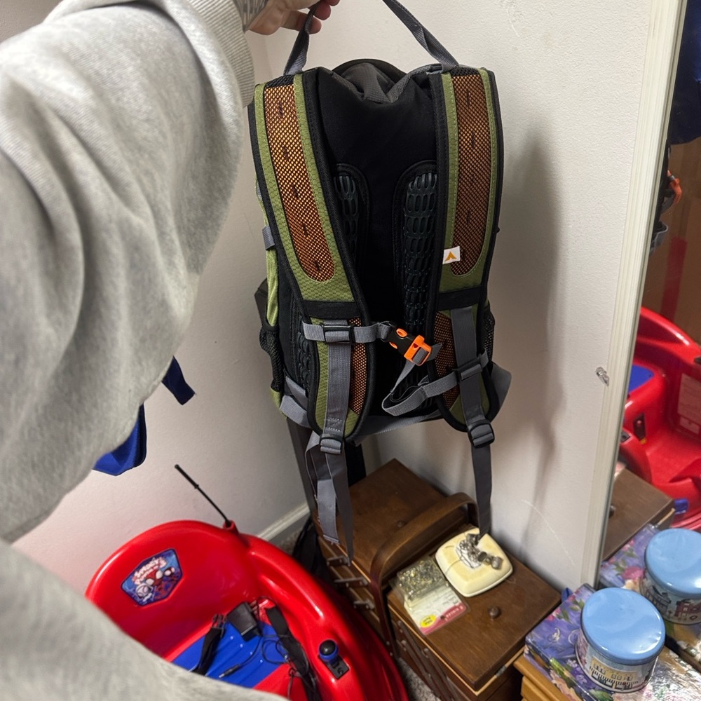 TETON Sports Olive Backpack - Picture 2 of 2